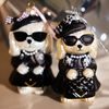 Vánoční skleněná ozdoba psí dáma v outfitu 1ks, 7,2x6,8x12,6cm