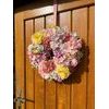 Jarní dekorace věnec na dveře květinový barevný, 40 cm