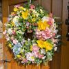 Jarní dekorace věnec na dveře květinový barevný, 60-70 cm