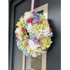 Jarní dekorace věnec na dveře/stůl květinový barevný, 38 cm