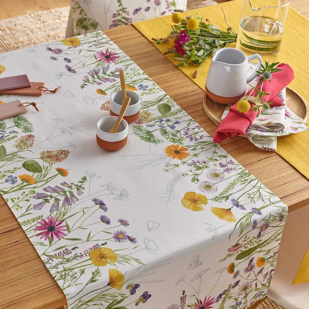 Homedesignshop.cz - Běhoun na stůl Sophia květinový 50x140cm, Sander -  SANDER - Běhouny - Bytový textil - Eshop s interierovými doplňky