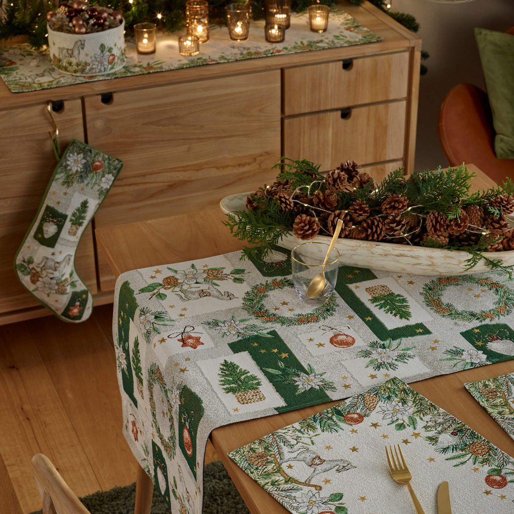 Homedesignshop.cz - Ubrus na stůl Christmas Time 96x96 cm, Sander - SANDER  - Vánoční ubrusy - Vánoce - Eshop s interierovými doplňky