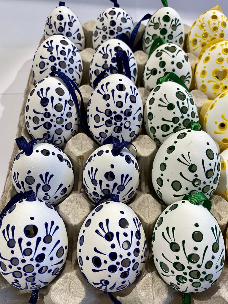 Homedesignshop.cz - Ručně malované velikonoční vejce děravé na zavěšení,  1ks - Dekorace - Velikonoce - Eshop s interierovými doplňky
