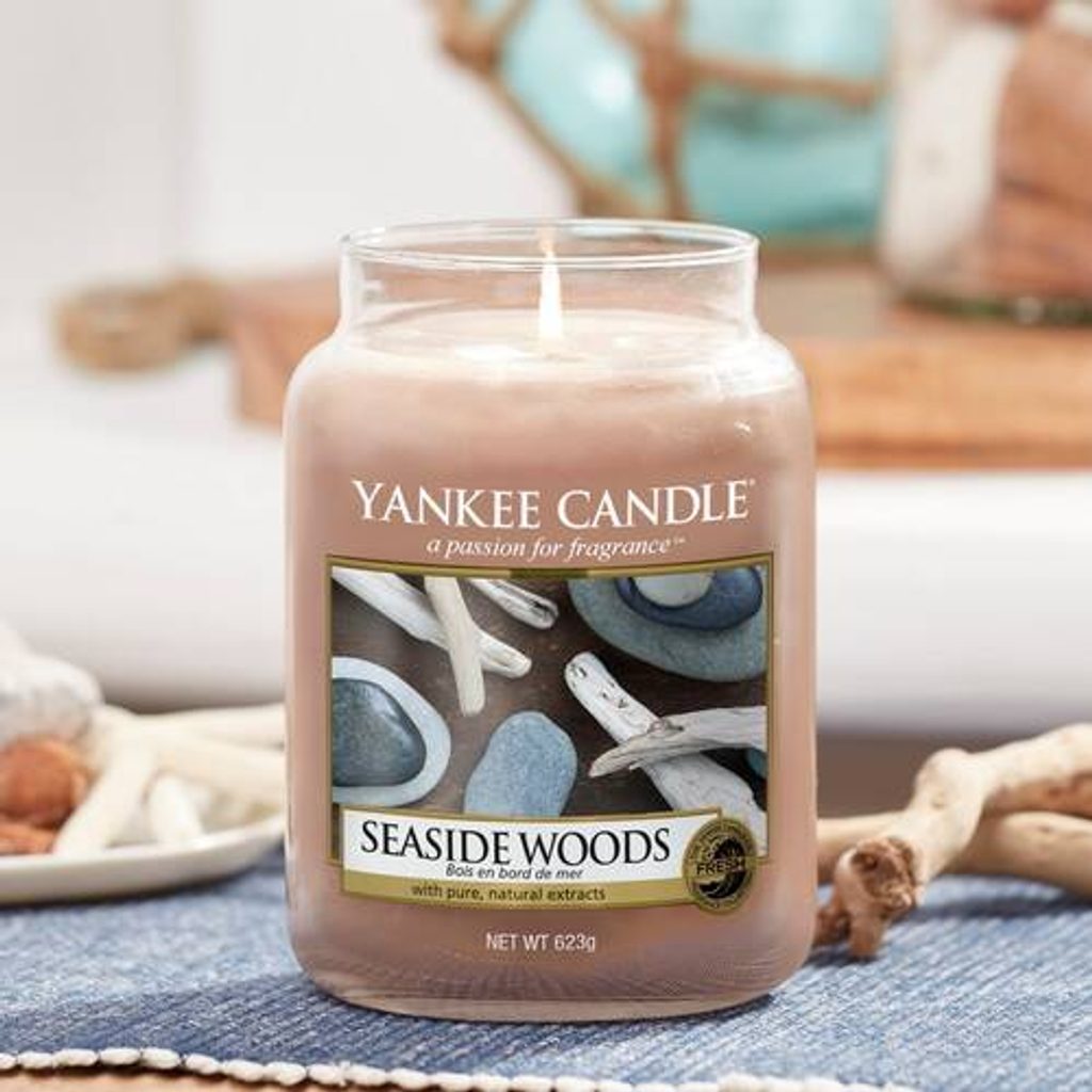 Homedesignshop.cz - Yankee Candle Classic vonná svíčka Seaside Woods 411 g  - YANKEE CANDLE - Classic střední - Yankee Candle, Svíčky, Bytové vůně -  Eshop s interierovými doplňky