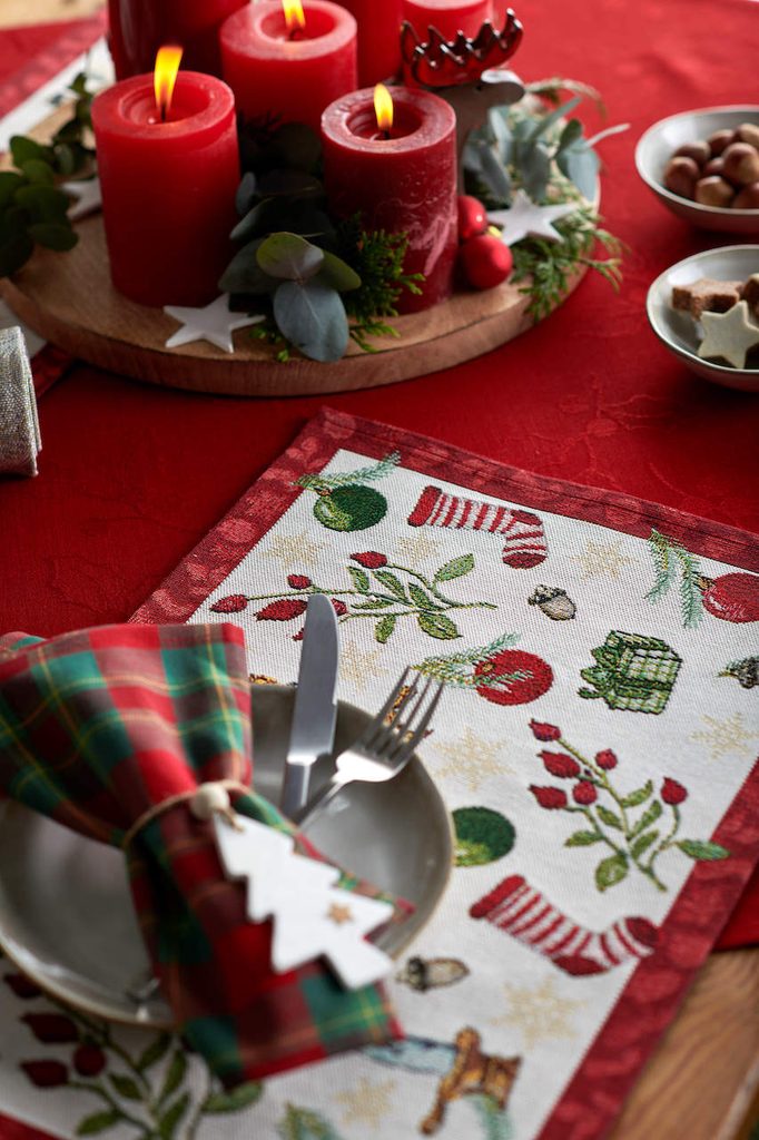 Homedesignshop.cz - Prostírání na stůl Candy & Candle 32x48 cm, Sander -  SANDER - Vánoční prostírání - Vánoce - Eshop s interierovými doplňky