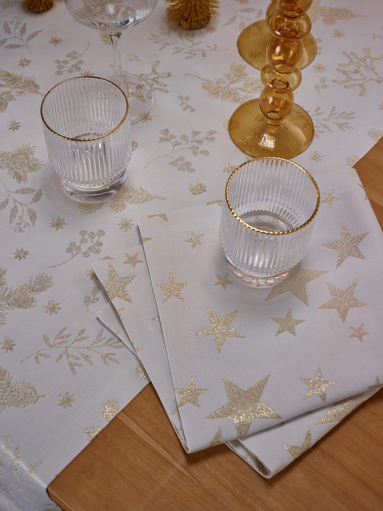 Homedesignshop.sk - Prestieranie na stôl Wonderland 35x50 cm bielo-zlaté,  Sander - SANDER - Prestieranie - Bytový textil - Eshop s interiérovými  doplnkami