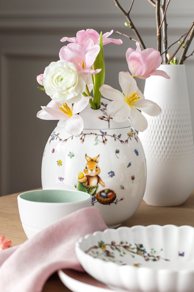 Homedesignshop.cz - Spring Fantasy váza ve tvaru vejce zaječice babička  Emma 21cm, Villeroy & Boch - VILLEROY & BOCH - Vázy a mísy - Bytové doplňky  - Eshop s interierovými doplňky
