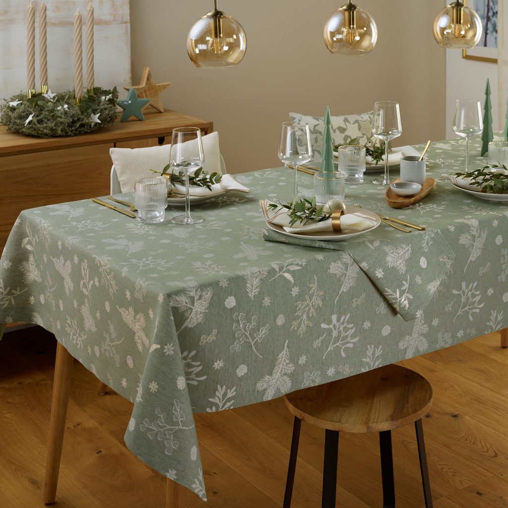 Homedesignshop.sk - Obrus na stôl Pine 130x170 cm zelený, Sander - SANDER -  Obrusy - Bytový textil - Eshop s interiérovými doplnkami