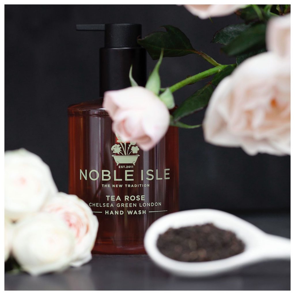 Homedesignshop.sk - Noble Isle - Tekuté mydlo na ruky Tea Rose 250ml -  NOBLE ISLE - Mydlá - Starostlivosť o telo - Eshop s interiérovými doplnkami