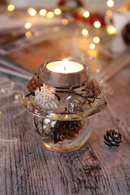 Vánoční skleněný svícen na čajovou svíčku ve tvaru lampičky Winter Story,  10x9,5 cm - GILDE - Vánoční svícny - Vánoce - Eshop s interierovými doplňky  - Homedesignshop.cz