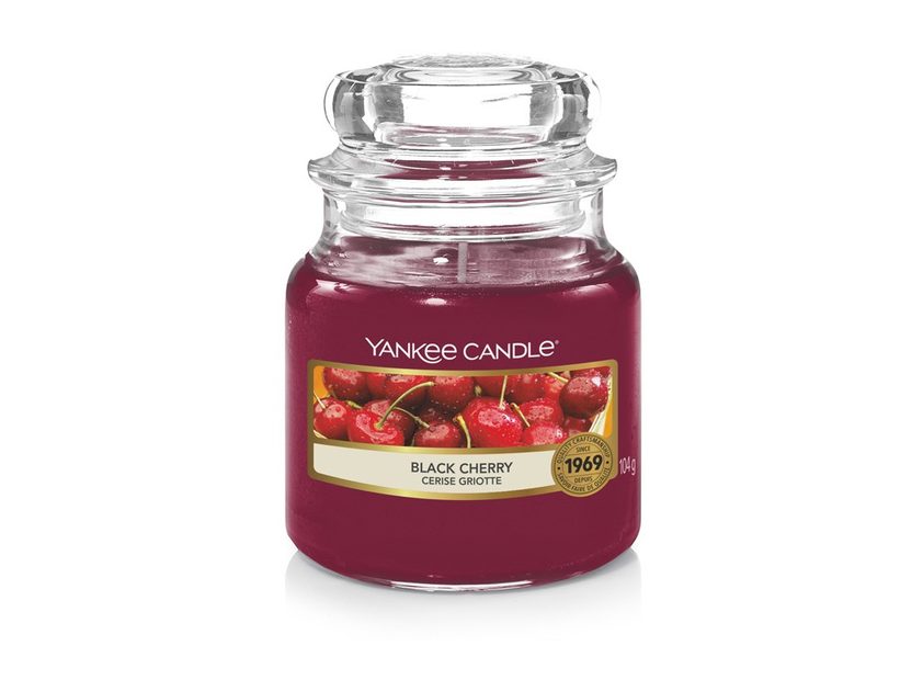 Homedesignshop.cz - Yankee Candle - Classic vonná svíčka Black Cherry, 104  g - YANKEE CANDLE - Svíčky - Bytové vůně - Eshop s interierovými doplňky