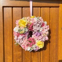 Jarní dekorace věnec na dveře květinový barevný, 40 cm