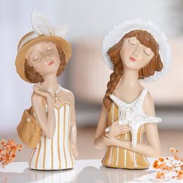 Dekorace dřevěný anděl na podstavci se zlatými křídly, 20x12x64 cm