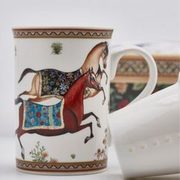 Porcelánový hrnek s poklopem na čaj Ambra, 11 cm