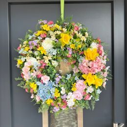 Jarní dekorace věnec na dveře květinový barevný, 60-70 cm