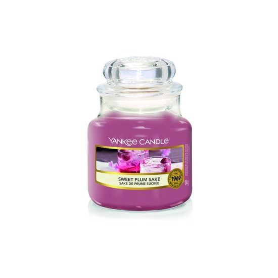 Yankee Candle - Classic vonná svíčka Sweet Plum Sake 104g