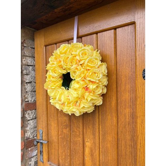 Dekorace věnec na dveře růže žlutý, 45 cm