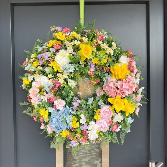 Jarní dekorace věnec na dveře květinový barevný, 60-70 cm