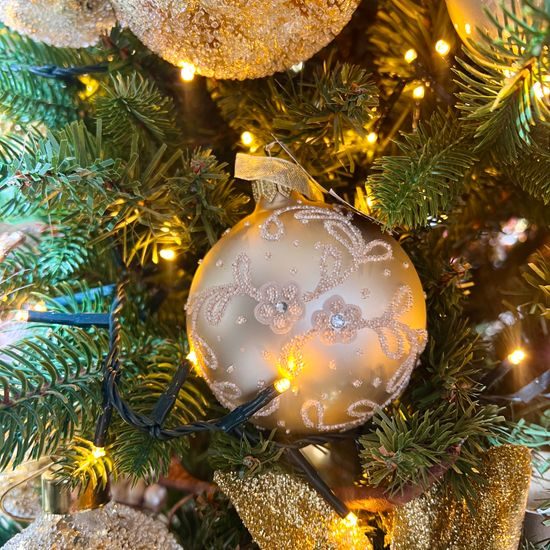 Vianočná sklenená champagne ozdoba s ornamentmi, 8 cm