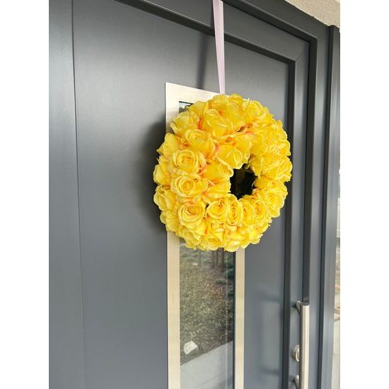 Dekorace věnec na dveře růže žlutý, 45 cm