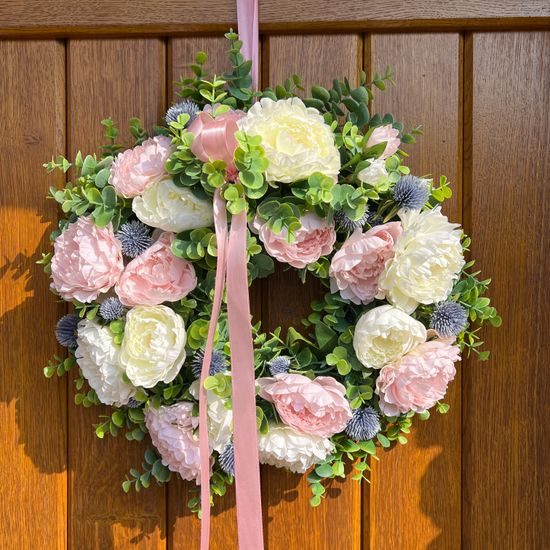 Jarní dekorace věnec na dveře pivoňky bílo-růžový, 40-45cm