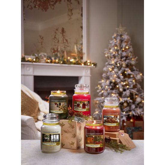 Yankee Candle Classic vonná sviečka Holiday Hearth 411 g