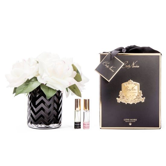 Côte Noire - Herringbone kytica 5 ruží s parfémami Blush Roses v čiernej váze