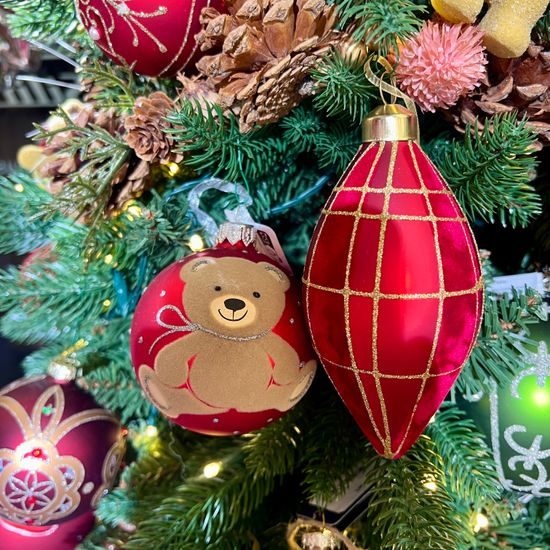 Vánoční skleněná červená ozdoba s medvídkem, 8 cm