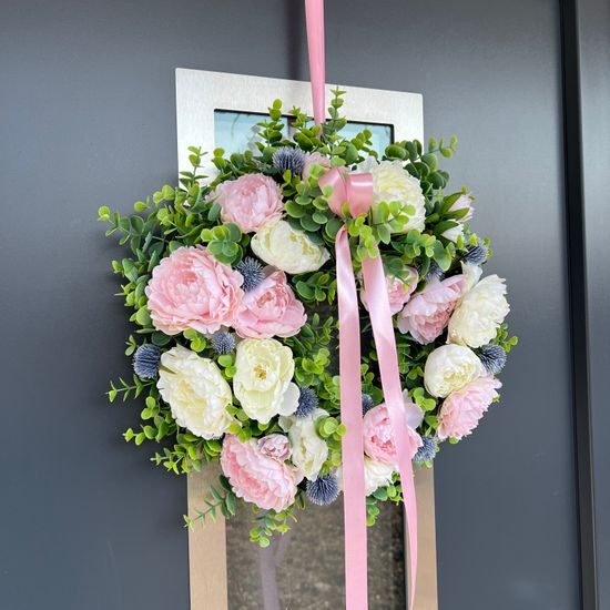 Jarní dekorace věnec na dveře pivoňky bílo-růžový, 40-45cm