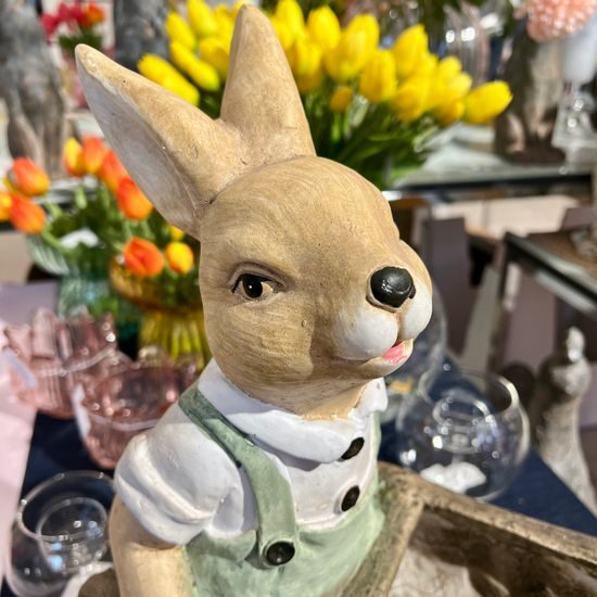 Velikonoční dekorace zajíc s trakařem obal na květiny hnědý, 41x20x41 cm