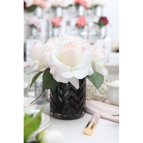 Côte Noire - Herringbone kytica 5 ruží s parfémami Blush Roses v čiernej váze