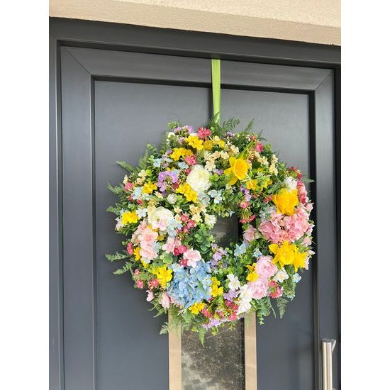 Jarní dekorace věnec na dveře květinový barevný, 60-70 cm