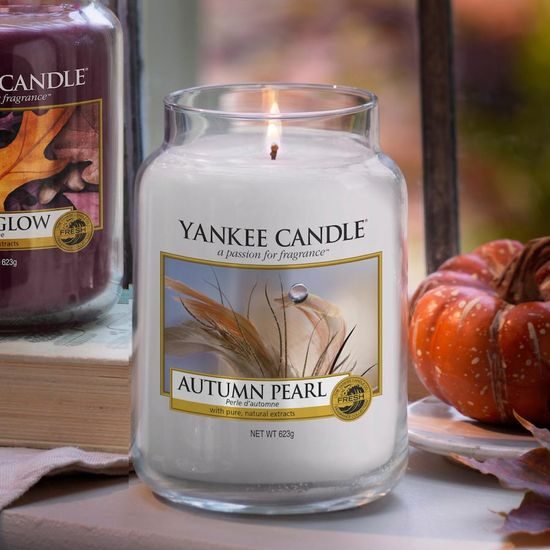 Yankee Candle Classic vonná sviečka Autumn Pearl 104 g