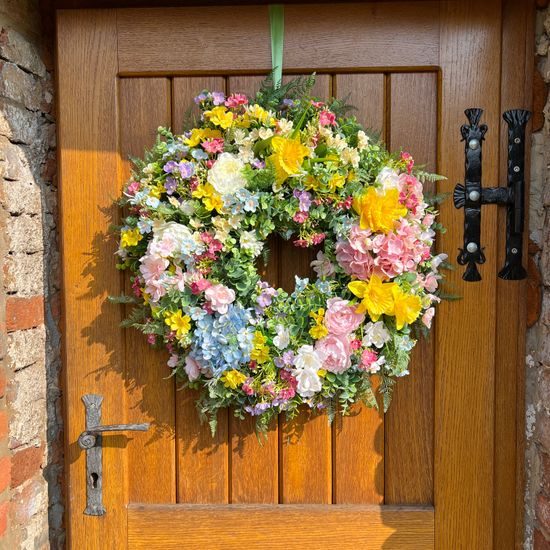 Jarní dekorace věnec na dveře květinový barevný, 60-70 cm