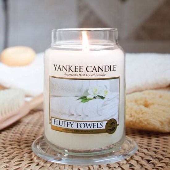 Yankee Candle Classic vonná svíčka Fluffy Towels 411 g