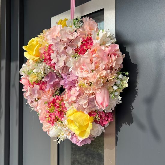 Jarní dekorace věnec na dveře květinový barevný, 40 cm