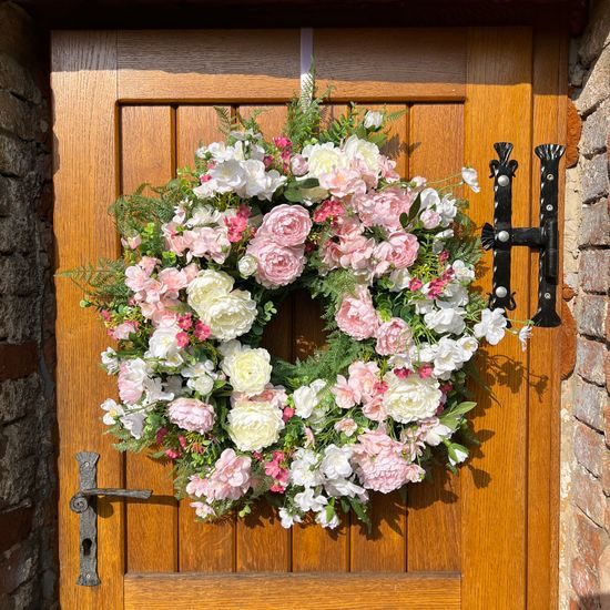 Jarní dekorace věnec na dveře pivoňky růžovo-bílý, 70-80cm