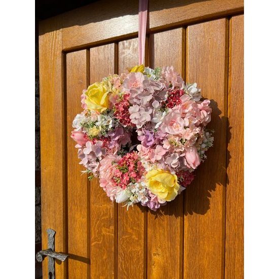 Jarní dekorace věnec na dveře květinový barevný, 40 cm
