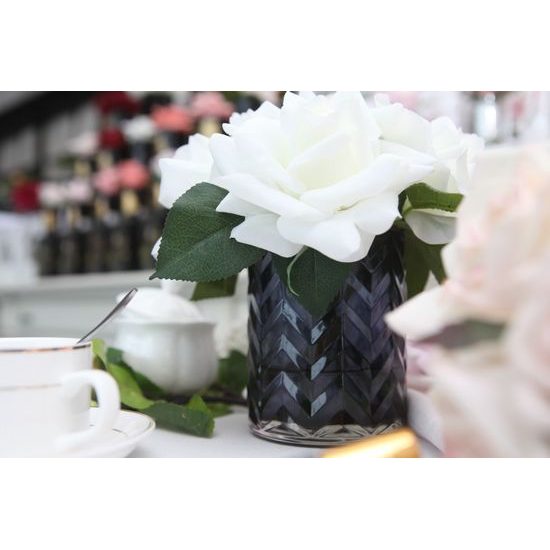 Côte Noire - Herringbone kytica 5 ruží s parfémami White Roses v modrej váze
