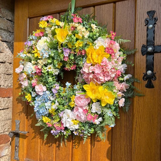 Jarní dekorace věnec na dveře květinový barevný, 60-70 cm