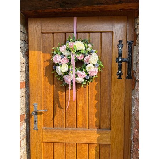 Jarní dekorace věnec na dveře pivoňky bílo-růžový, 40-45cm