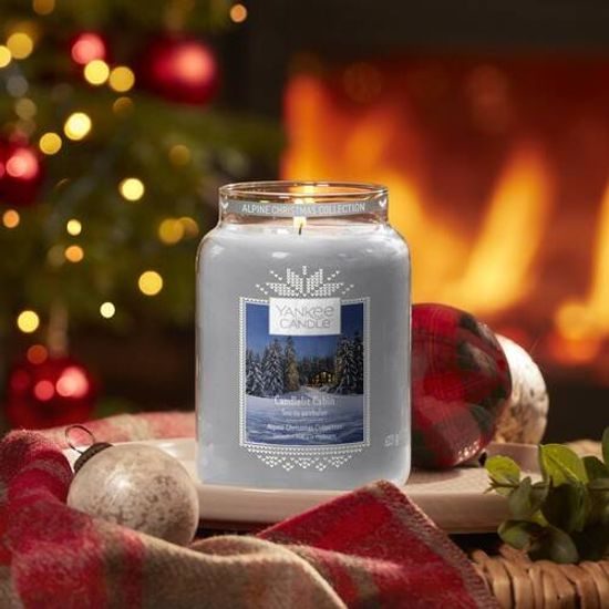 Yankee Candle Classic vonná sviečka Candlelit Cabin 104 g