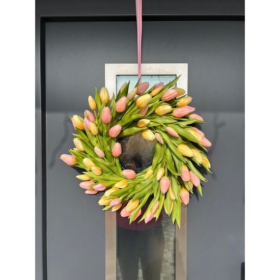 Jarní dekorace věnec na dveře silikonové tulipány růžovo-žlutý, 45-50cm