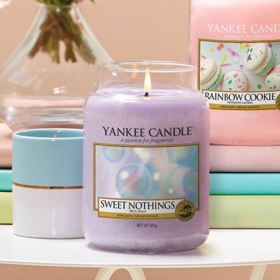 Yankee Candle Classic vonná sviečka Sweet Nothings 411 g