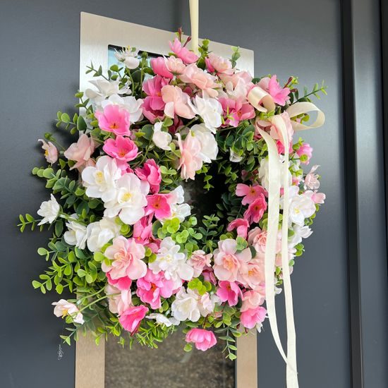 Jarní dekorace věnec na dveře třešeň bílo-růžový, 40-45 cm