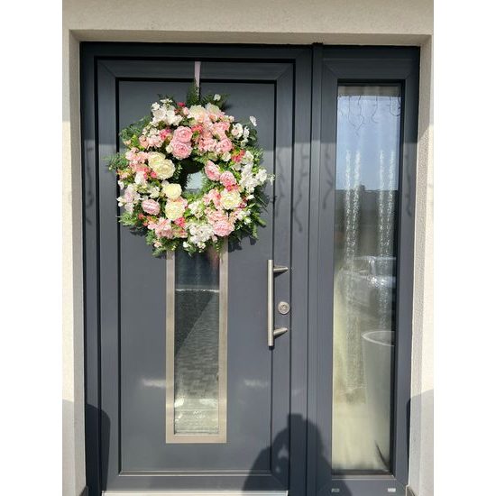 Jarní dekorace věnec na dveře pivoňky růžovo-bílý, 70-80cm
