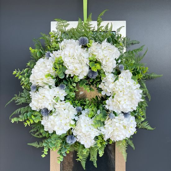 Jarní dekorace věnec na dveře hortenzie bílo-zelený, 45-50cm