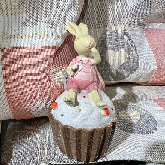 Velikonoční dekorace zajíc na muffinu růžový, 7x7x13 cm