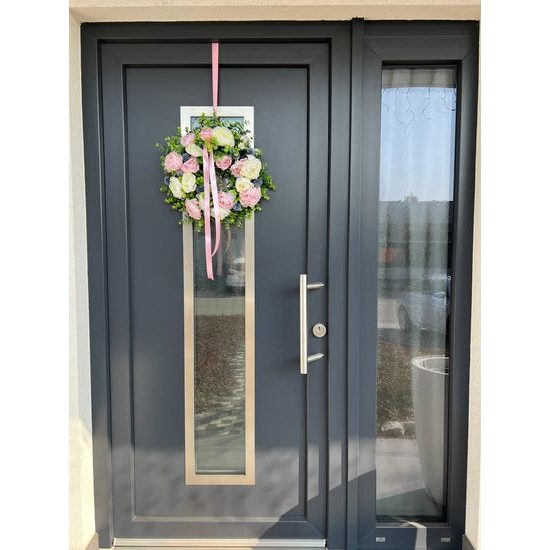 Jarní dekorace věnec na dveře pivoňky bílo-růžový, 40-45cm