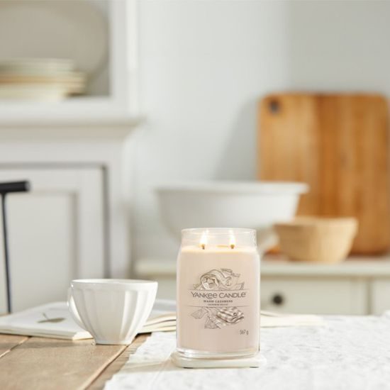 Yankee Candle - Signature vonná sviečka Warm Cashmere, 567g